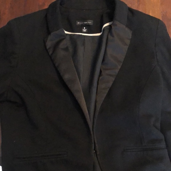 Willi Smith short tux  women’s jacket size 8/satiny lapels/lined/pleated back - Picture 6 of 17